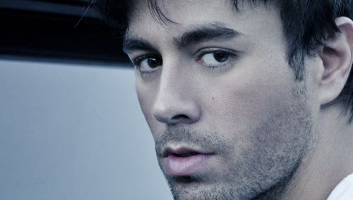 Enrique Iglesias wraca do Polski. Fani będą mogli wygrać spotkanie z artystą