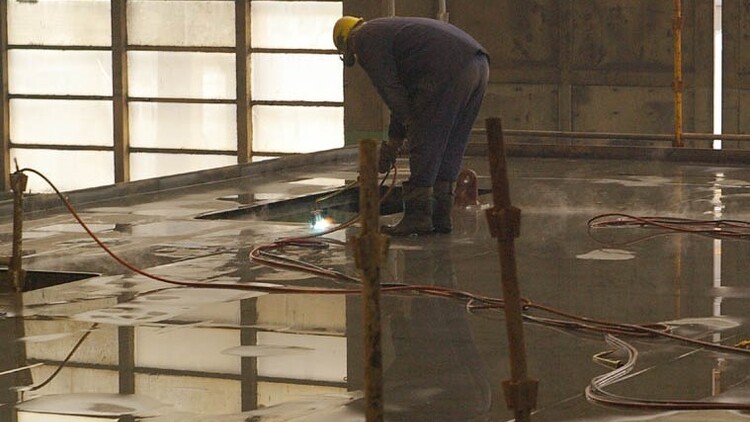 Ostrożnie z szerokim otwarciem rynku pracy