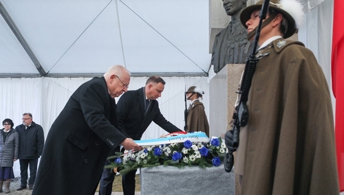 Złożono wieńce pod Ścianą Śmierci, oddano hołd rtm. Pileckiemu. Dziś 75. rocznica wyzwolenia Auschwitz