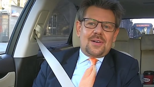 "Co pan świętuje?". Piotr Misiło składa życzenia i publikuje połączoną flagę Polski i...