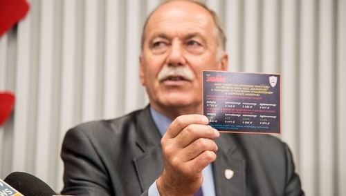 "Domagamy się spełnienia zobowiązań dot. wynagrodzeń". Solidarność wysyła pocztówki do ministra edukacji