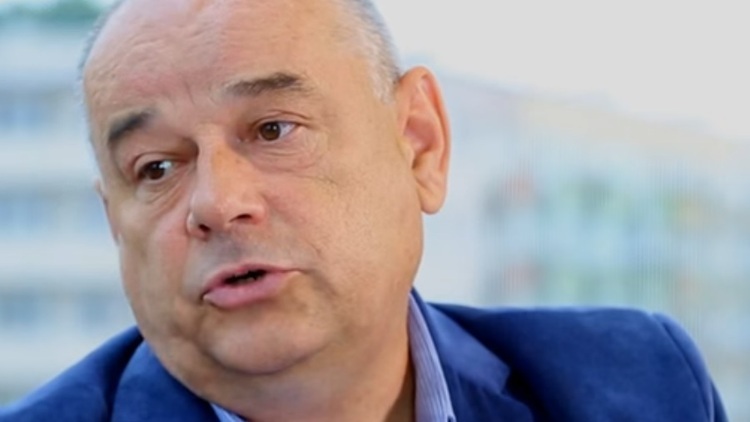 Jedni się odcinają a inni nie. KOD w obronie płk. Mazguły: Adam, jesteśmy z Tobą!