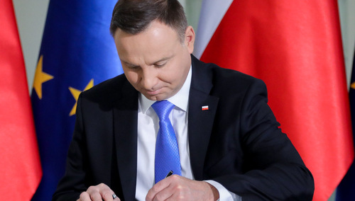 Prezydent podpisał ustawę, która ma zwalczać nielegalną adopcję