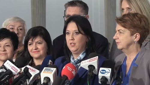 Rzecznik PiS: "Trzynasta emerytura obroniona! Posłowie odrzucili poprawkę Senatu"