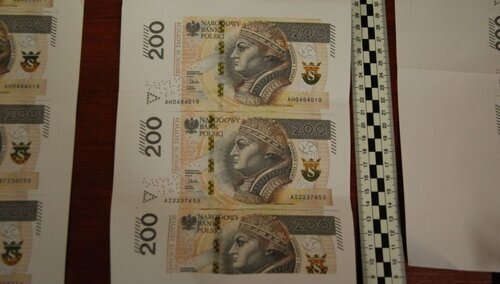 Szczyt głupoty? 41-latek kserował banknoty