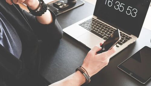 Poradnik pracownika w dobie epidemii. Czy pracodawca może dowolnie wydłużać czas pracy?