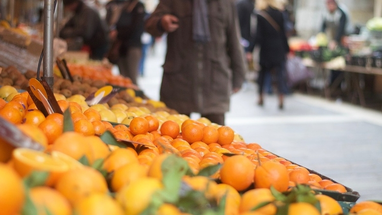 Polską gospodarkę „niesie” konsumpcja. Rośnie sprzedaż detaliczna