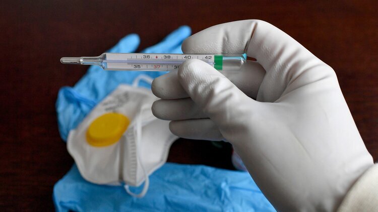 Poradnik pracownika w dobie epidemii. Mierzenie temperatury pracownikom