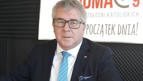 R. Czarnecki: Żałuję, że komisarz Bieńkowska przyłożyła rękę do tego fatalnego budżetu