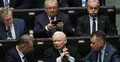 Jarosław Kaczyński w Sejmie rozmawia z posłami PiS