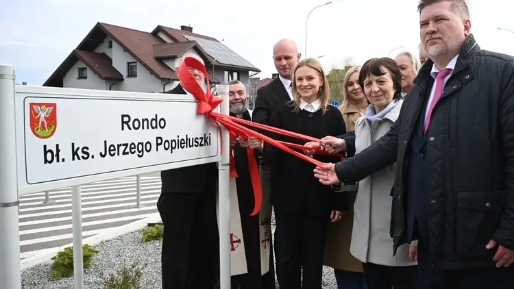 Bartłomiej Mickiewicz i Dariusz Paczuski na otwarciu Ronda im. bł. ks. Jerzego Popiełuszki