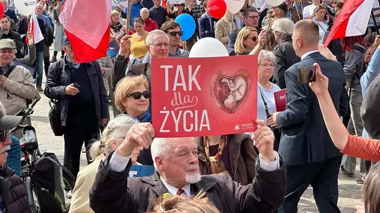 Uczestnicy Narodowego Marszu Życia 2026 w Warszawie 