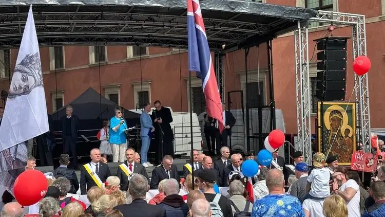 Uczestnicy Narodowego Marszu Życia 2026 w Warszawie