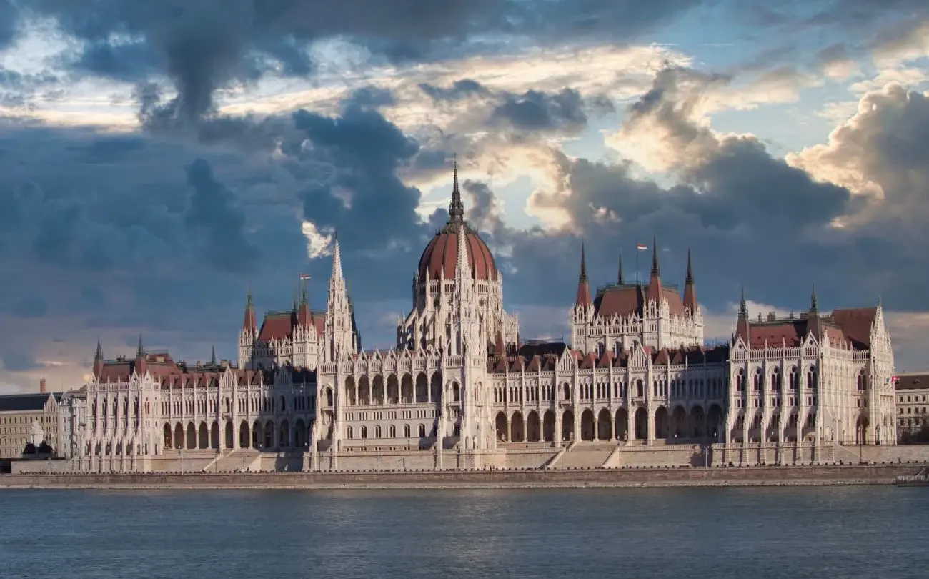 attilapergel-hungarian-parliament-building-6995487