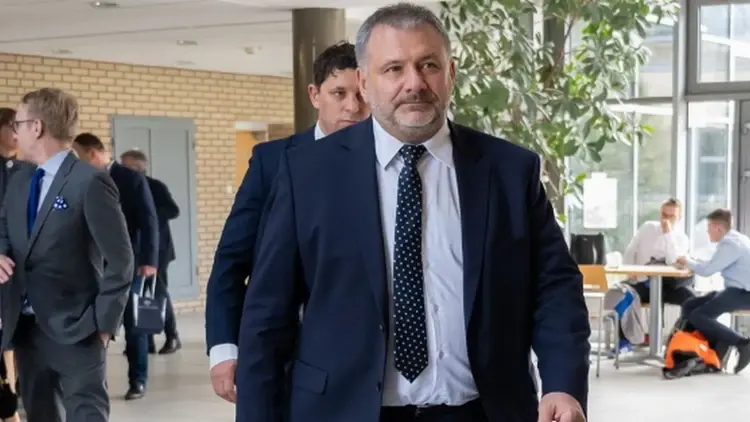 Minister sprawiedliwości, prokurator generalny Waldemar Żurek w drodze na otwarte spotkanie dla studentów „Państwo praworządne” w auli Wydziału Nauk Politycznych i Dziennikarstwa Uniwersytetu Adama Mickiewicza w Poznaniu