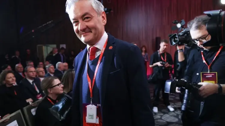 Robert Biedroń idzie