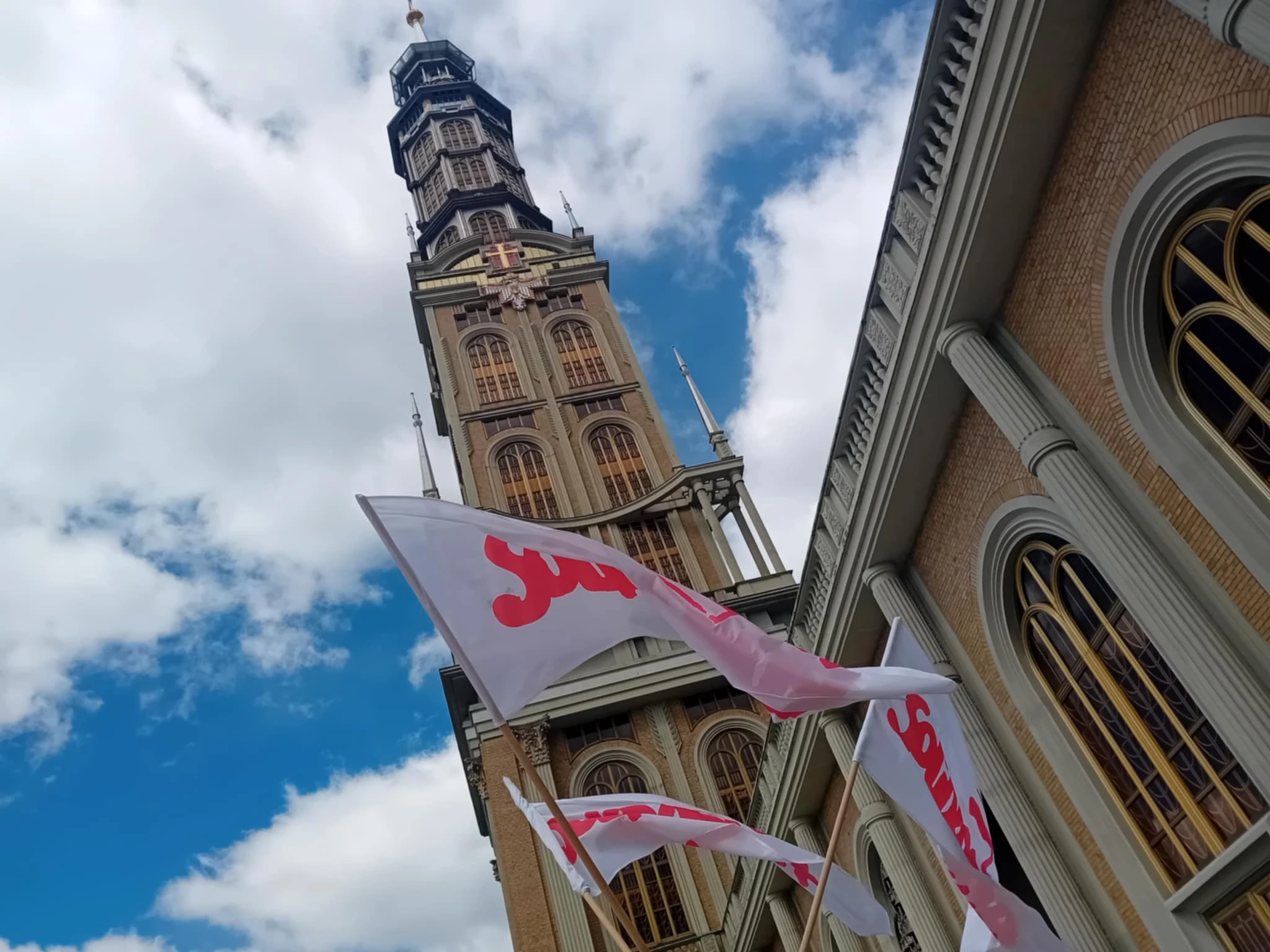 9bdddf48-05b1-4d87-8f71-9df0d1ec2279