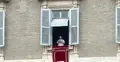 Papież w oknie Pałacu Apostolskiego