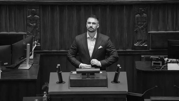 Łukasz Litewka przemawiający w Sejmie