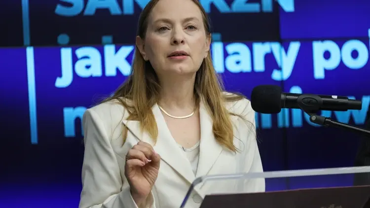 Katarzyna Pełczyńska-Nałęcz przemawia na konferencji prasowej