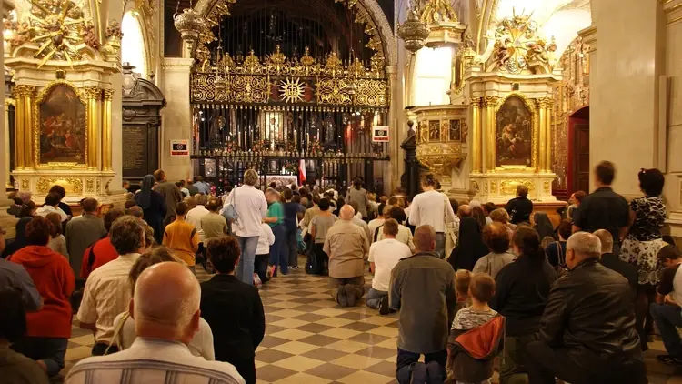 Wierni w Kaplicy Świętego Obrazu