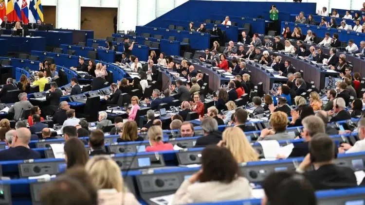 Posiedzenie Parlamentu Europejskiego w sali plenarnej