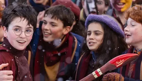 Fragment grafiki HBO reklamującej nowy serial "Harry Potter"