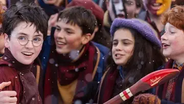 Fragment grafiki HBO reklamującej nowy serial "Harry Potter"