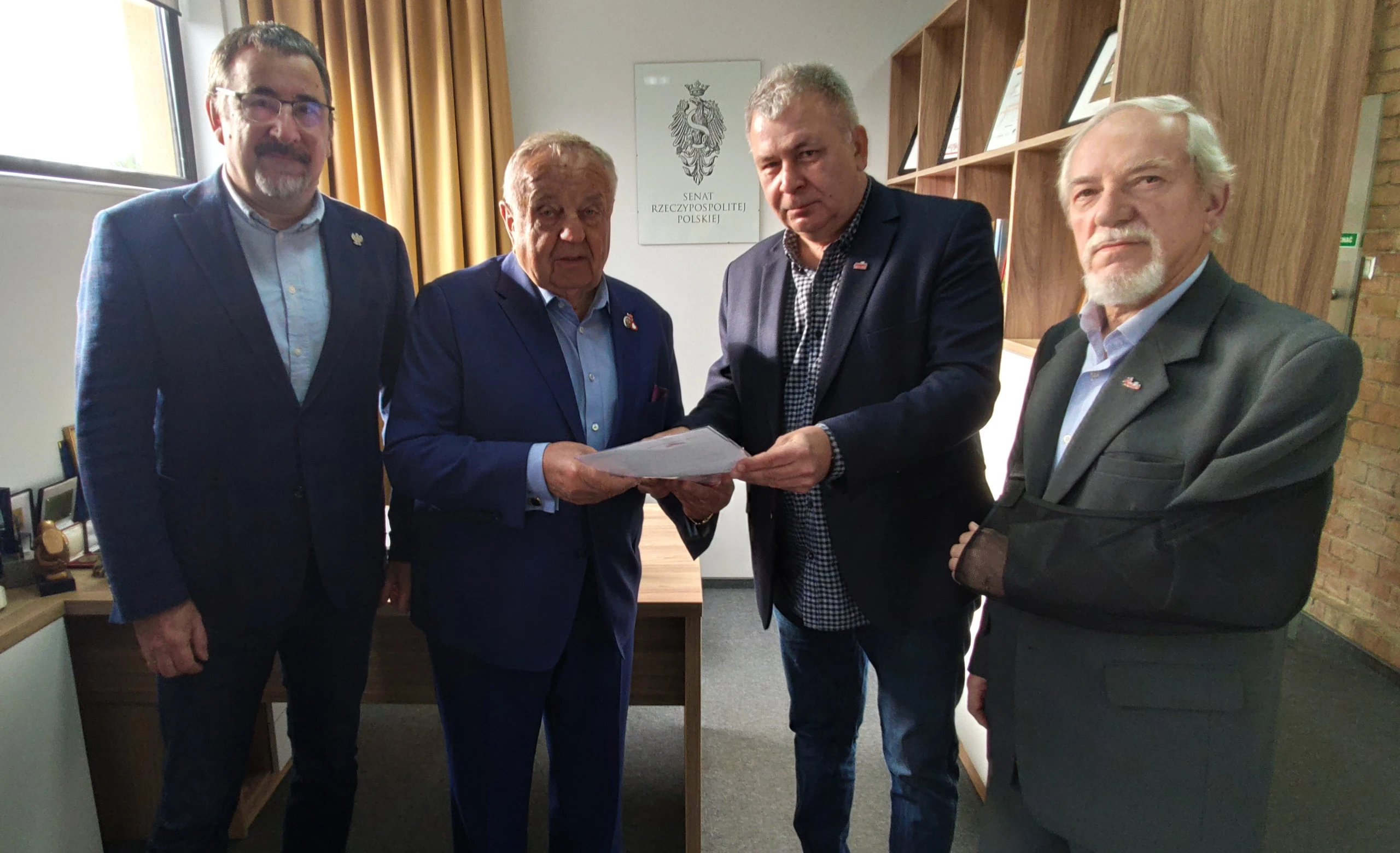Związkowiec Waldemar Rusakiewicz i senator Władysław Komarnicki