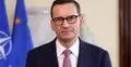 Mateusz Morawiecki na tle flagi UE i NATO
