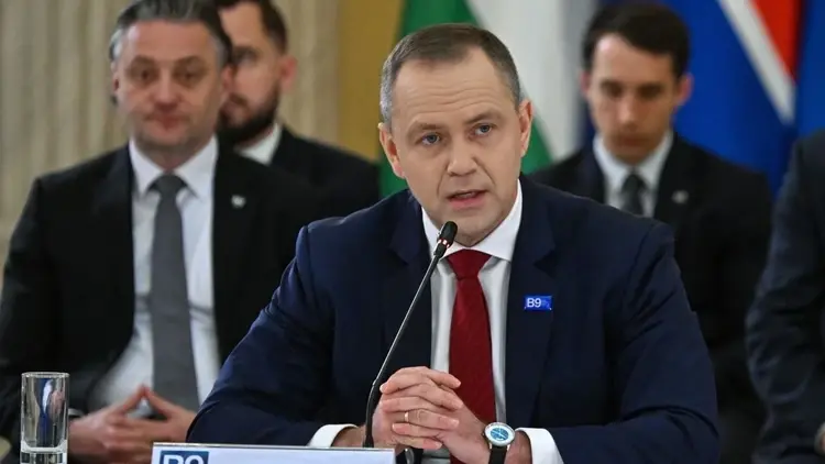 Prezydent RP Karol Nawrockipodczas sesji otwierającej Szczyt Państw Bukaresztańskiej Dziewiątki (B9) w Bukareszcie
