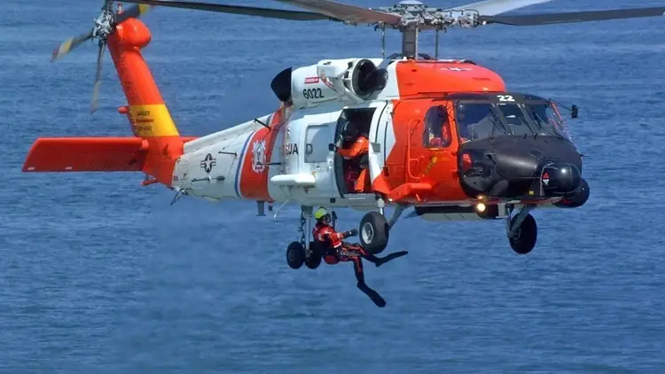  USCG Helicopter podczas akcji ratunkowej