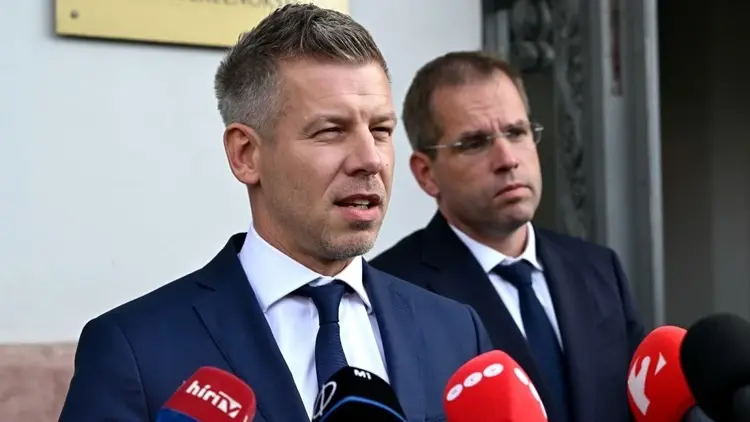 Peter Magyar przemawia