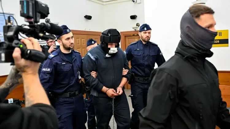 Funkcjonariusz SOP w otoczeniu policji