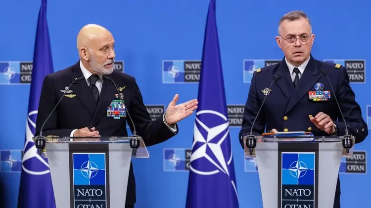 Admirał Giuseppe Cavo Dragone i Admirał Pierre Vandier