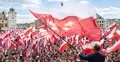 Karol Nawrocki z polską flagą