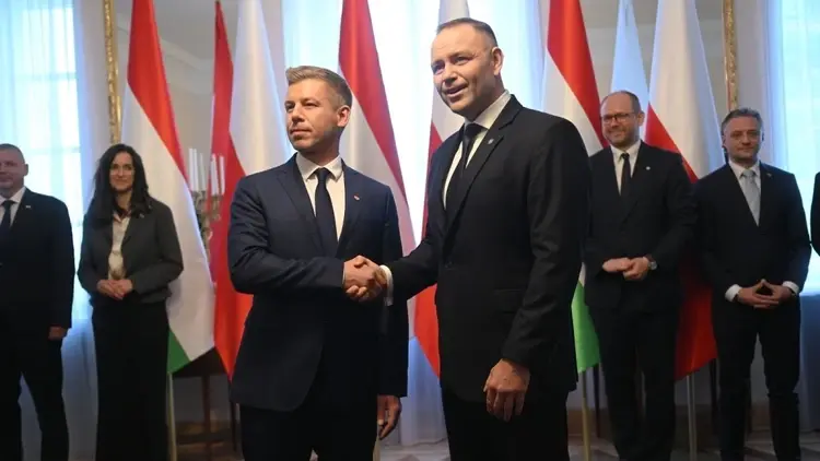 Peter Magyar, Karol Nawrocki podczas uroczystości powitania w Belwederze