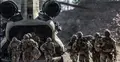 żołnierze NATO wybiegają ze śmigłowca podczas ćwiczeń nad Bałtykiem