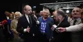 Jan Hoffman przemawia podczas wieczoru referendalnego ReferendumKRK w Krakowie