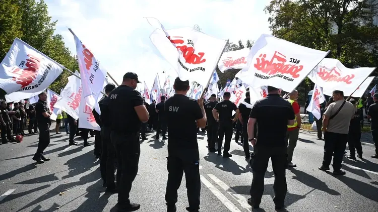 Manifestacja więzienników w Warszawie we wrześniu 2025 roku
