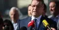 Przemysław Czarnek na konferencji prasowej przemawia do mikrofonu