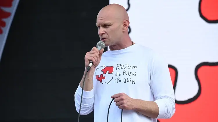 Wiceprzewodniczący Solidarności Bartłomiej Mickiewicz na manifestacji 20 maja w Warszawie
