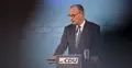 Friedrich Merz przemawia do mikrofonu