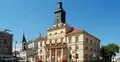 widok lubelskiego ratusza w letni dzień