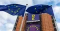 Budynek Komisji Europejskiej z wywieszonym bannerem