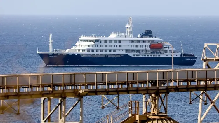 MV Hondius na kotwicy u wybrzeża Zielonego Przylądka