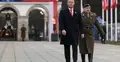 Karol Nawrocki, gen. Wiesław Kukuła pod grobem nieznanego żołnierza podczas obchodów dnia niepodległości