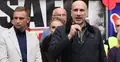 Poseł Janusz Kowalski podczas manifestacji przeciwko SAFE