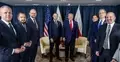 Karol Nawrocki, Donald Trump i delecje obu prezydentów. W tle flagi USA