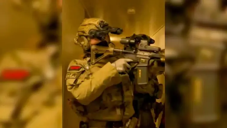 Brytyjscy Marines podczas akcji przechwycenia rosyjskiego tankowca